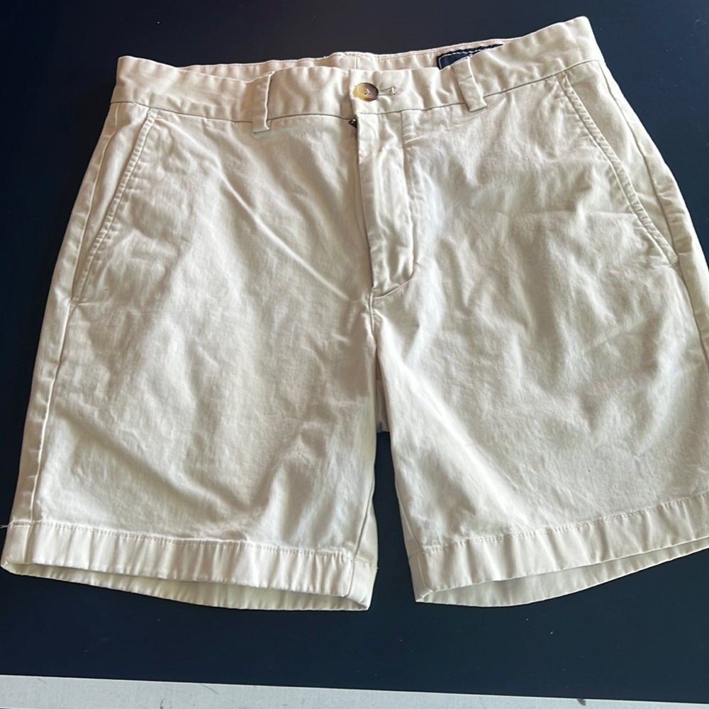 Vineyard vines Breaker golf shorts beige 30” waist, ~5” length